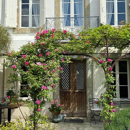 Le Patio Des Senteurs Bed and Breakfast Verzeille Εξωτερικό φωτογραφία