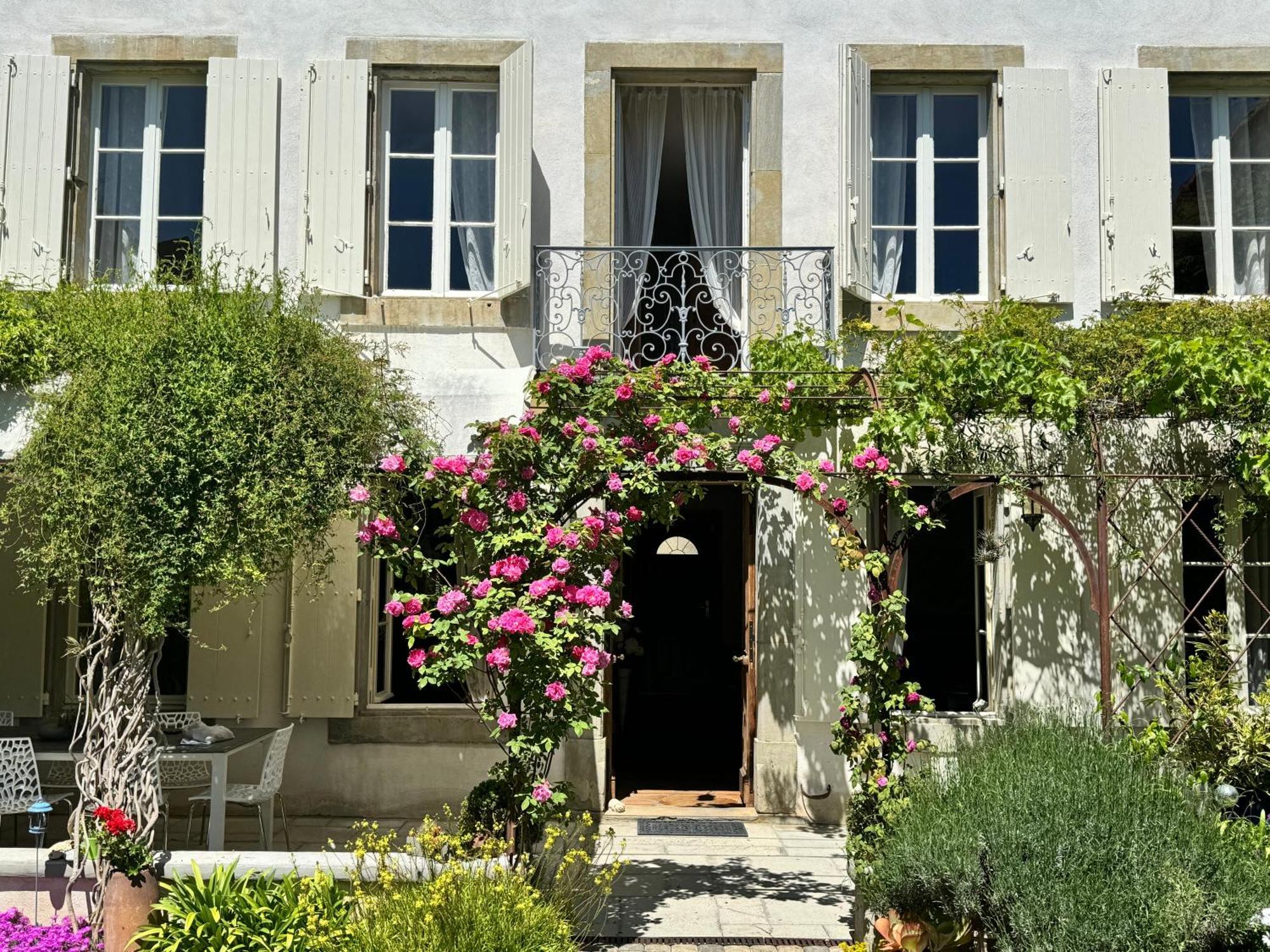 Le Patio Des Senteurs Bed and Breakfast Verzeille Εξωτερικό φωτογραφία