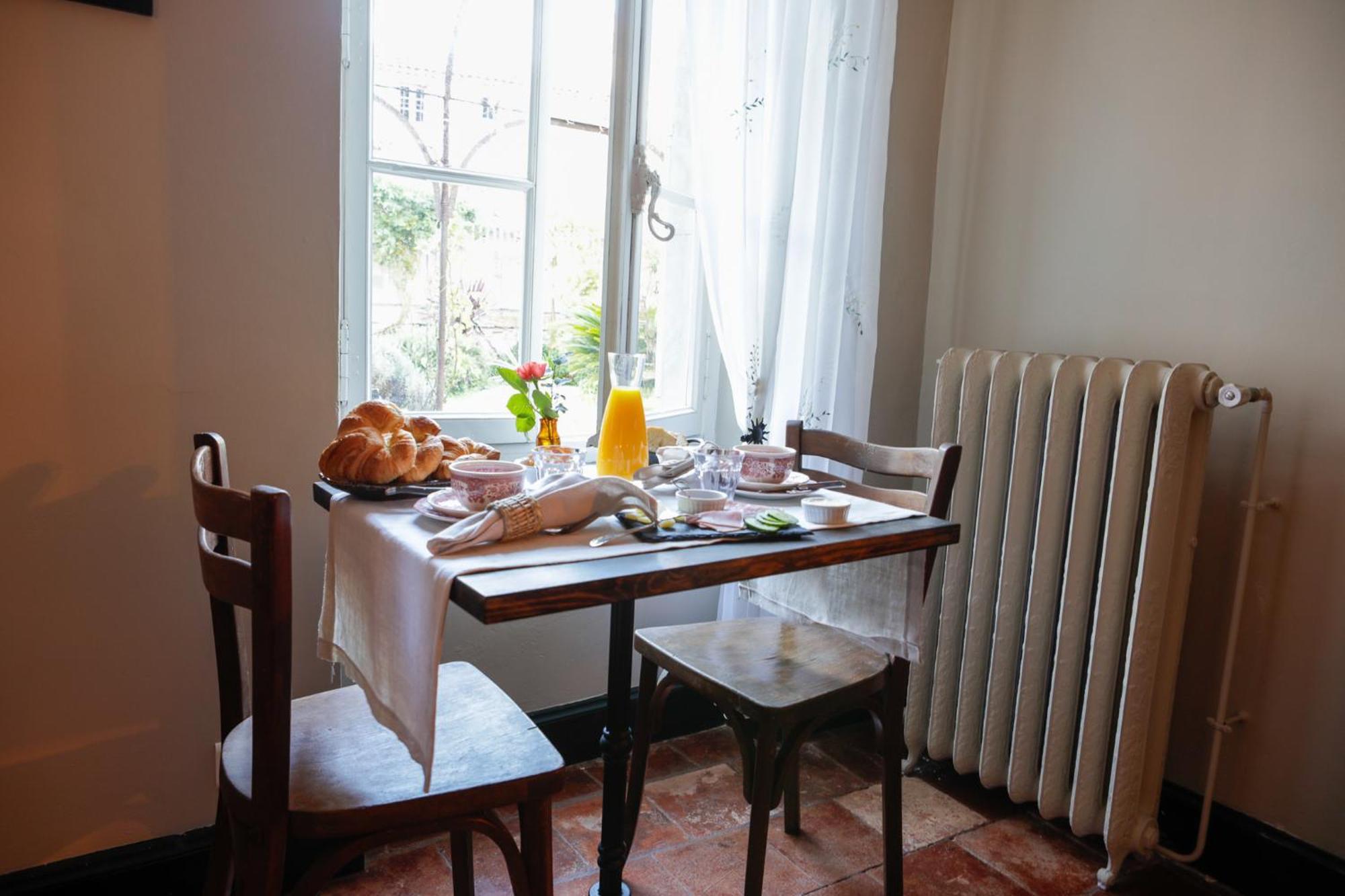 Le Patio Des Senteurs Bed and Breakfast Verzeille Εξωτερικό φωτογραφία