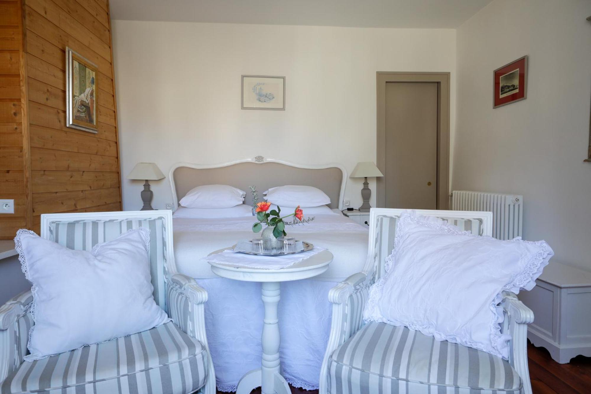 Le Patio Des Senteurs Bed and Breakfast Verzeille Εξωτερικό φωτογραφία