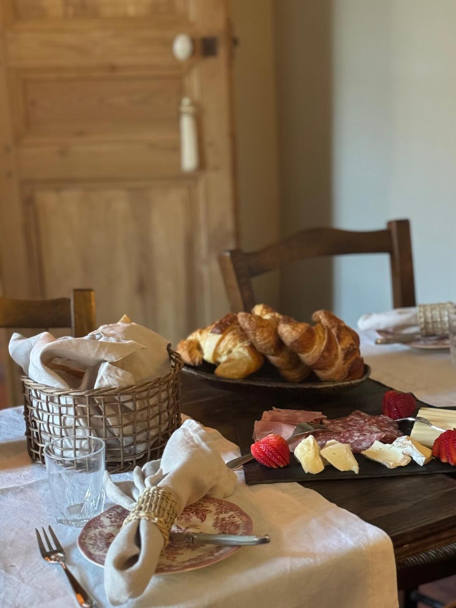 Le Patio Des Senteurs Bed and Breakfast Verzeille Εξωτερικό φωτογραφία
